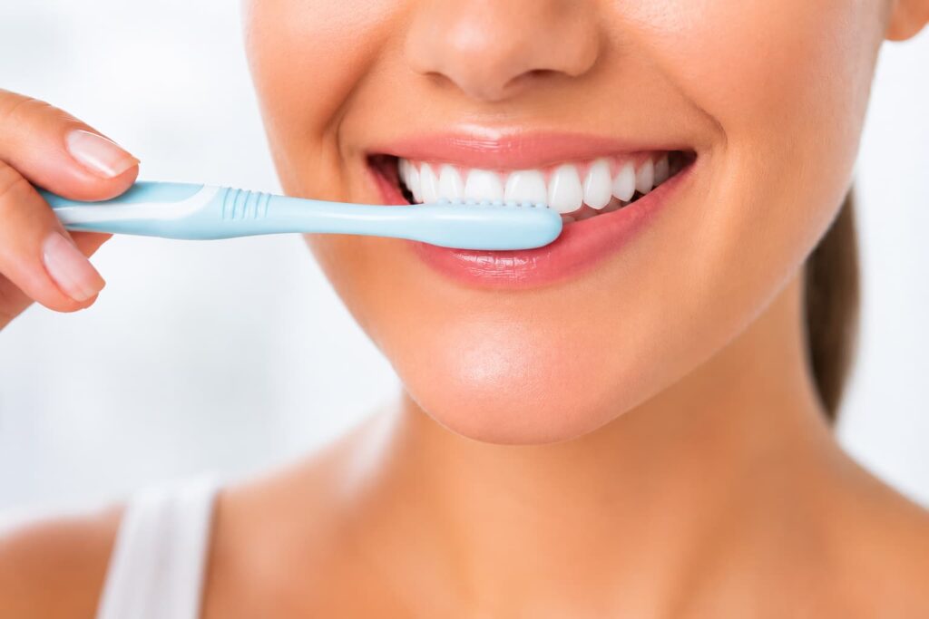 ¿Cómo cepillarse los dientes correctamente?